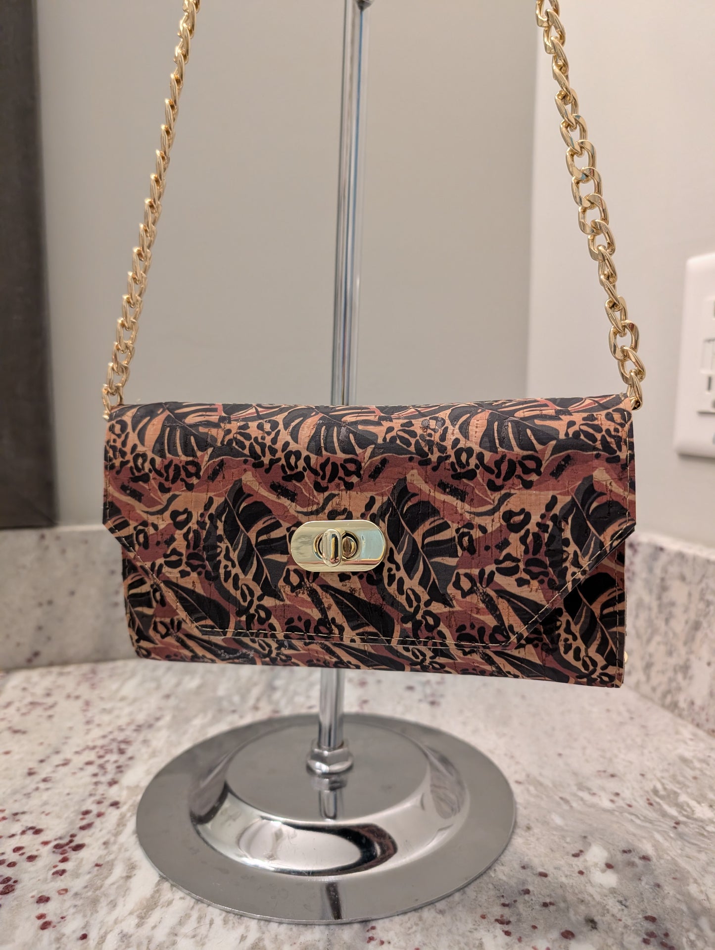 Tracy Wallet (Tropical)